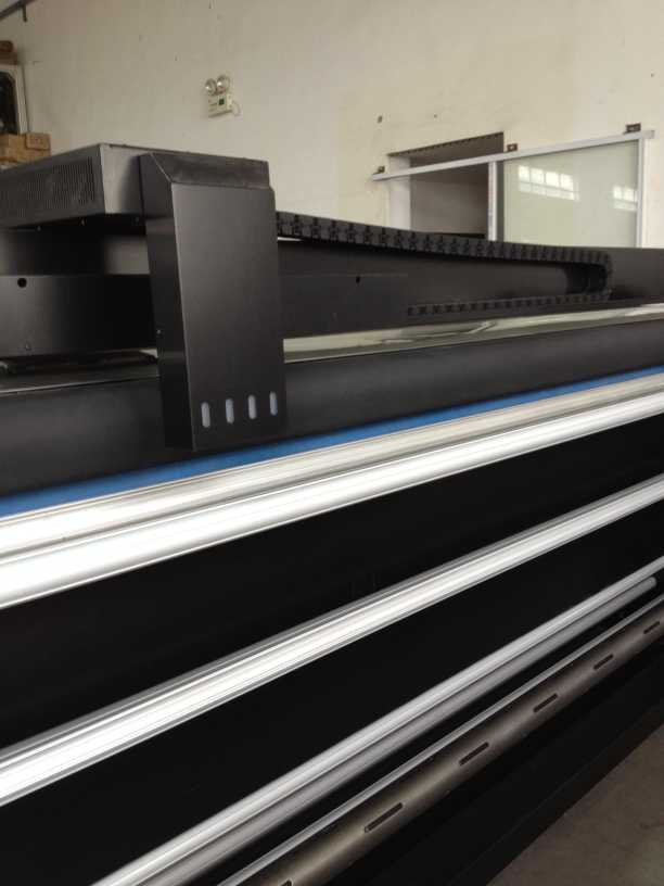Fahnen-Sublimations-Digital-Textildruckmaschine auf verschiedenen Gewebe-Materialien 2