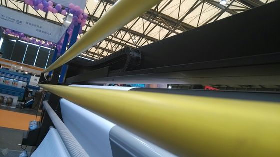 Automatische Digital-T-Shirt Druckmaschine/direkt Textildrucker CER bescheinigt