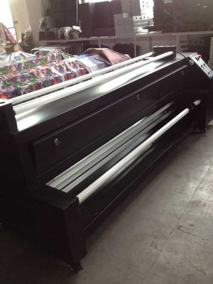 Der Färbungssublimations-Ausrüstung 2500MM des weiten Infrarots Arbeit mit Drucker